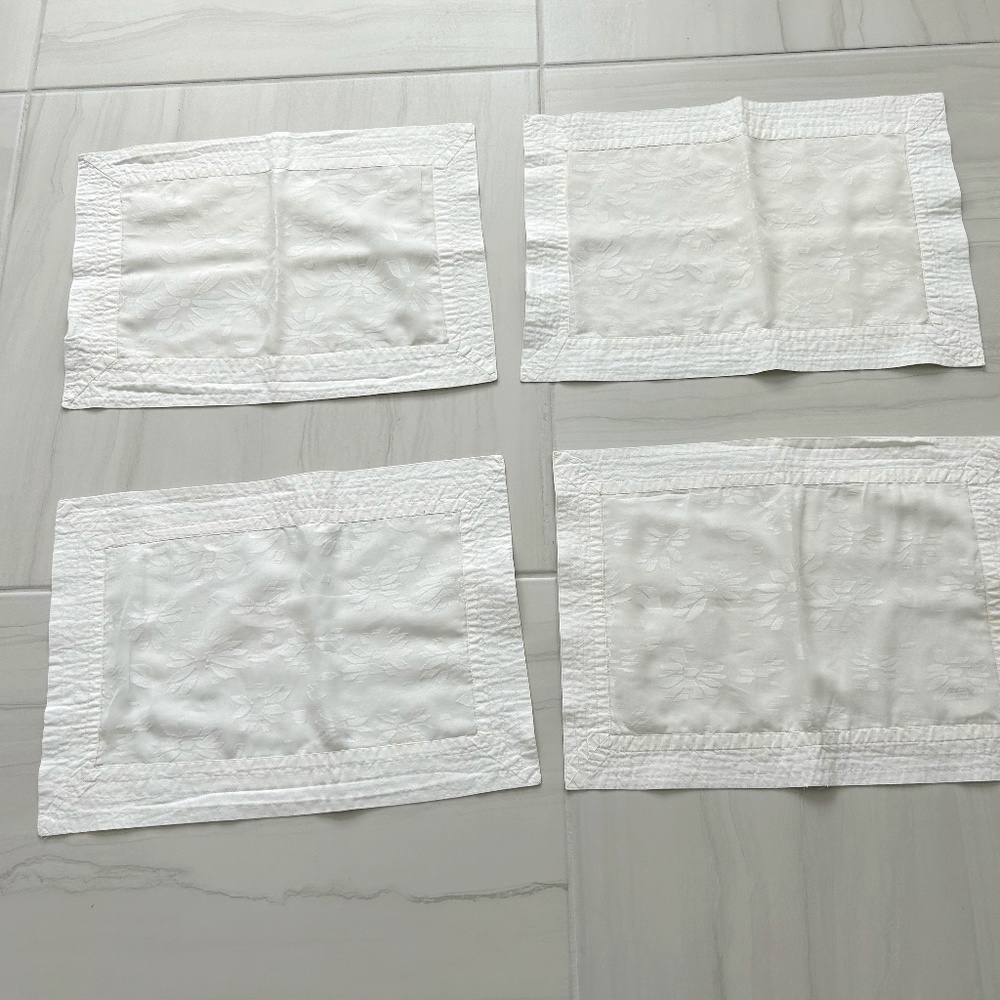 Pier One Imports Placemats Set of 4  White Used 13x19
